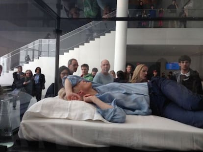 La actriz protagoniza la obra 'The Maybe' en el MoMA