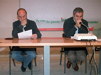 Francisco Frutos y Gaspar Llamazares, ayer durante la reunión de la presidencia de Izquierda Unida.