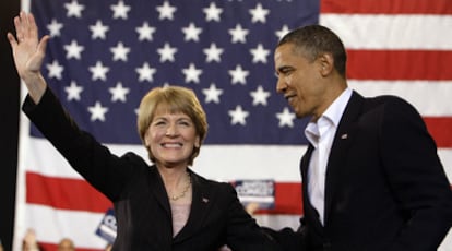 La candidata demócrata al Senado, Martha Coakley, junto a Obama en un acto el domingo en Boston.