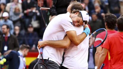 Struff y Puetz celebran la victoria, este sábado en Valencia.