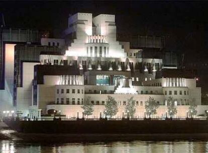 Sede del Servicio Secreto británico en Londres, vista desde el Támesis.