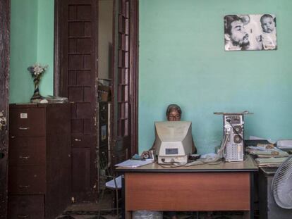 Oficina administrativa de un centro sanitario en la Habana Vieja.