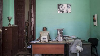 Oficina administrativa de un centro sanitario en la Habana Vieja.