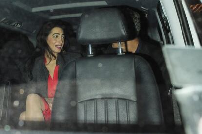 George Clooney y Amal Alamuddin comparten coche la noche de la cena.