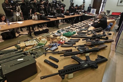 Arsenal incautado por la policía en una operación contra el tráfico de armas de 2012.