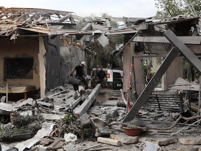 Impacto del cohete lanzado desde Gaza en la comunidad de Mishmeret.