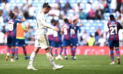 Gareth Bale, muestra su tristeza, tras finalizar el partido ante el Levante.