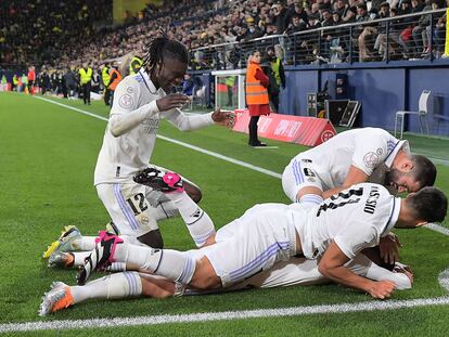 Los jugadores del Real Madrid celebran el gol de Ceballos este jueves en Villarreal.