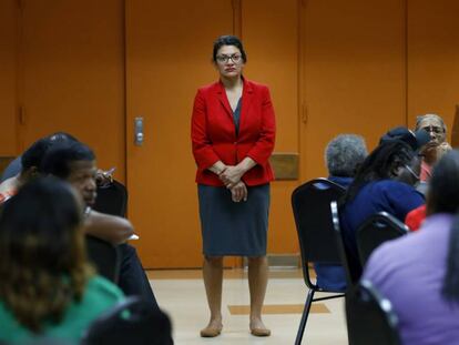 La congresista demócrata Rashida Tlaib, el jueves en una reunión en Wixom (Michigan).