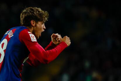 Marc Guiu celebrando su tanto frente al Athletic de Bilbao.