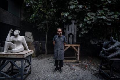 Pedro Reyes, el escultor de la obra Tlali