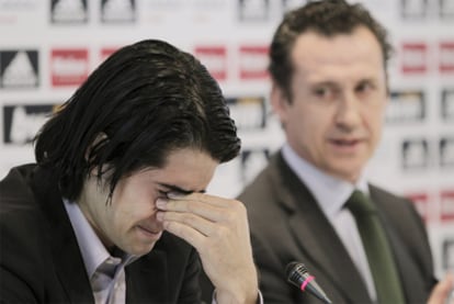 Rubén de la Red junto a Jorge Valdano en la rueda de prensa de su despedida.