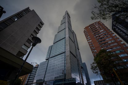 Vista del edificio Bacatá desde la calle 5 en Bogotá.