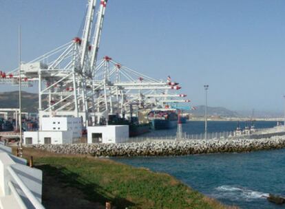El puerto de contenedores Tánger-Med movió un millón de contenedores en 2008, su primer año de funcionamiento completo.