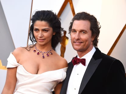 Matthew McConaughey y Camila Alves, a su llegada a los premios Oscars de 2018.
