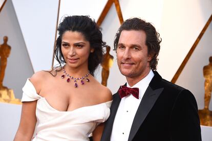 Matthew McConaughey y Camila Alves, a su llegada a los premios Oscars de 2018.
