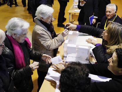 Idosas votam nesta quinta-feira.