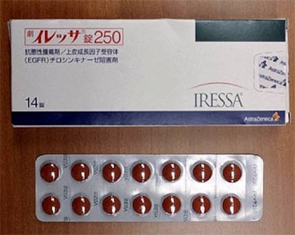 Envase y comprimidos del medicamento anticanceroso Iressa.