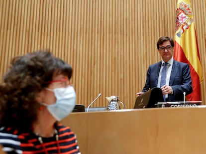 El ministro Salvador Illa, en la Comisión de Sanidad del Congreso de los Diputados, el jueves.