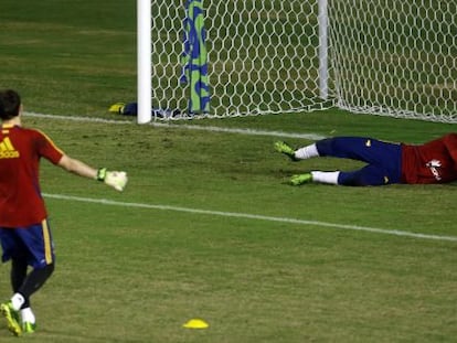 Reina, en un entrenamiento con Casillas. 