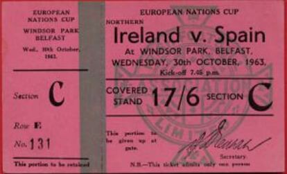 Imagen de una entrada del partido entre Irlanda y España disputado en 1963, el único oficial jugado por Pepín con la selección