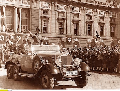 Hitler is greeted in Heroes’ Square, in Vienna, in 1938.