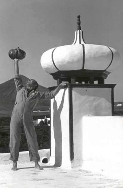 César Manrique, en su casa de Tahíche.