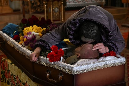 Funeral en Chernihiv por la muerte de un militar ucranio caído en combate en Kursk, el pasado viernes.