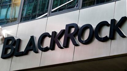 Logo de BlackRock en sus oficinas de Nueva York.