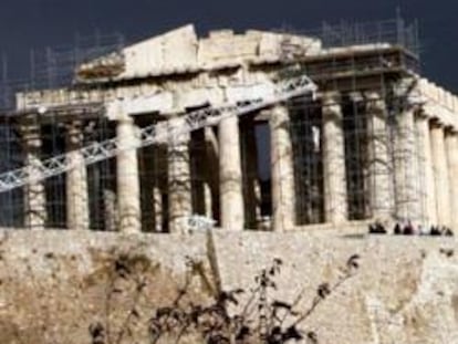 Obras en la Acrópolis en Atenas, Grecia.