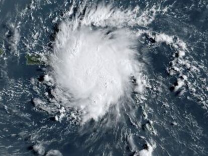 Los expertos prevén que se convierta en un huracán categoría 3 cuando pase por Florida el fin de semana