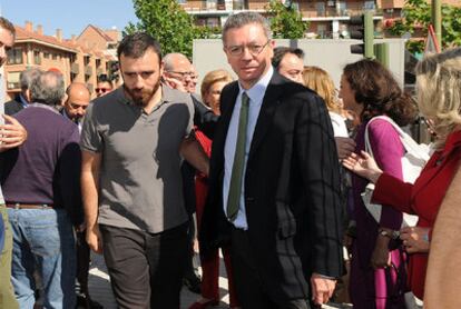 Alberto Ruiz-Gallardón, en un encuentro con representantes de asociaciones vecinales.