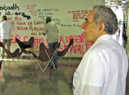Gabriel García Márquez, durante su visita a la Escuela Internacional de Cine de San Antonio de los Baños.