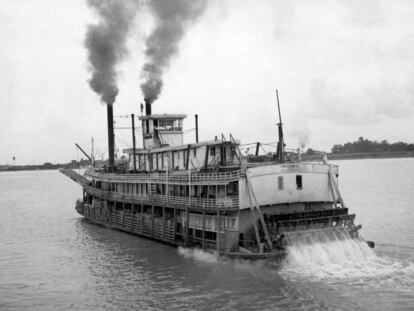 Barco de vapor en el río Misisipi en los años cuarenta.