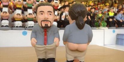 Ada Colau, Pablo Iglesias y Manuela Carmena ya tienen su propio caganer (sí, la tradición catalana se extiende hasta la alcaldía de Madrid, qué maravilla).Hicieron 'sold out' en las ferias y decoraron miles de belenes. El must de las pasadas fiestas.