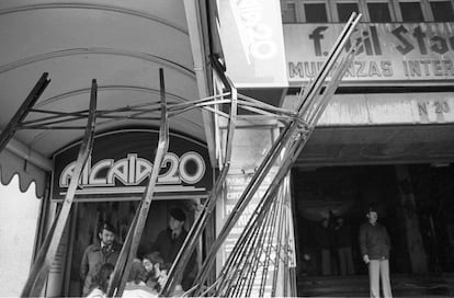 La discoteca Alcalá 20 había sido inaugurada en septiembre tras una ambiciosa remodelación. La antigua de sala de fiestas Lido, de 1927, fue transformada en un local de moda, al que acudía un público joven para disfrutar de actuaciones de música en directo y de la noche madrileña.
