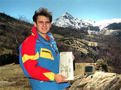 Carlos Barrabés, en una foto publicada en <i>Ciberp@ís</i> en 1998.