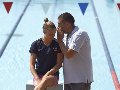 Mireia Belmonte, junto a Fred Vergnoux.