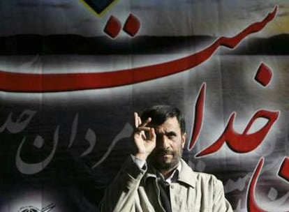 El presidente iraní, Mahmud Ahmadineyad, durante un discurso en la ciudad de Ilam, al oeste del país, en 2005.