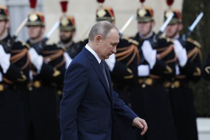 El presidente de Rusia, Vladímir Putin acude a París para asistir a la cumbre del denominado Cuarteto de Normandía (Alemania, Francia, Rusia y Ucrania). El mandatario ruso mantendrá reuniones bilaterales con los líderes de los otros tres países.