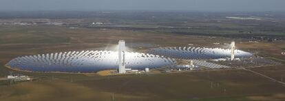 Central termosolar de Abengoa en Sanl&uacute;car la Mayor (Sevilla).