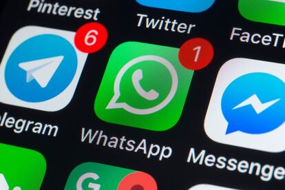 Whatsapp, Messenger, Telegram and other phone chat Apps on iPhone screen