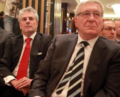 El director general comercial de Banco Santander, Enrique García Candelas (izquierda); y José Manuel Galindo, presidente de la Asociación de Promotores Constructores de España (APCE), en el Foro Cinco Días celebrado el 27 de noviembre de 2012.