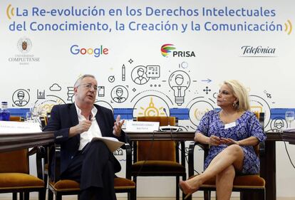 Manuel Bravo, director general de la Fundación de la Biblioteca Virtual Miguel de Cervantes, y Celia Sánchez, profesora de la Universidad Complutense.