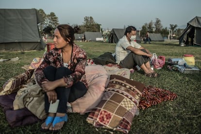 Rama, de 40 años, huyó de de su casa con su familia cuando comenzó el terremoto. Ahora está en un albergue del campo de Tundikhe, pero le gustaría volver lo antes posible a reconstruir su vivienda.