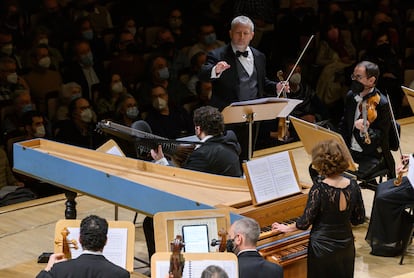 El director Fabio Biondi, al frente de 'L'Orfeo' de Monteverdi, en el Auditorio Nacional de Música
