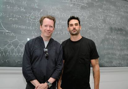 Dr. Sean Carroll and Landon Rossen una exposici&oacute;n en  Los Angeles, California.
 
 