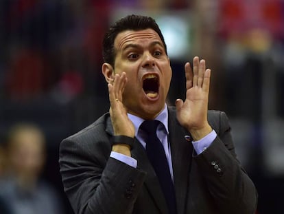 El entrenador del CSKA, Dimitris Itoudis durante la semifinal. 