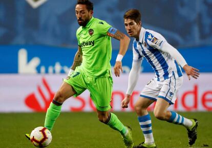 Morales controla ante Elustondo.