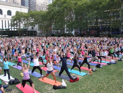 Así son las clases de yoga en el parque Bryant.